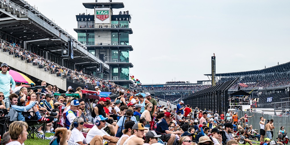 Brickyard 400 crowd