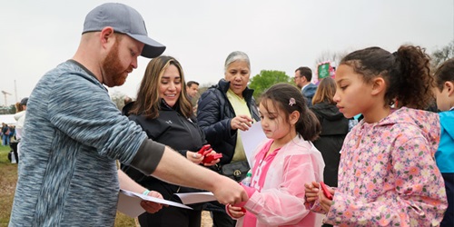 Employees had out items to young fans