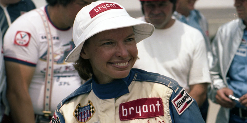 Janet Guthrie on pit road in 1977